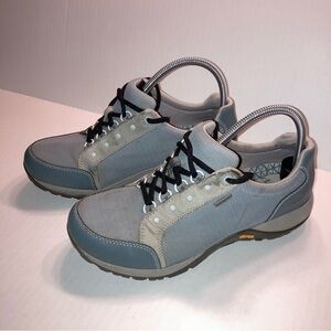 DANSKO WATERPROOF VIBRAM
WOMEN'S HIKING SHOES Sz 39 / US 8.5 - 9